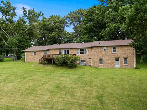 Exterior - 2054 Ridgecrest Cir, Dickson, TN 37055 photo 3 of 14