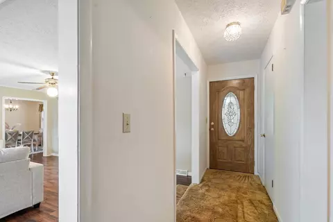Entry Way - 2054 Ridgecrest Cir, Dickson, TN 37055 photo 1 of 4