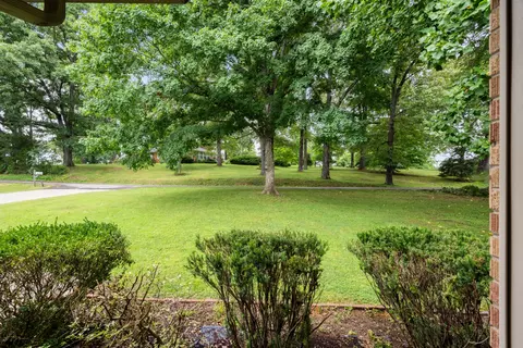 Exterior - 2054 Ridgecrest Cir, Dickson, TN 37055 photo 8 of 14