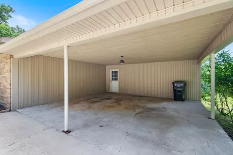 Exterior - 2054 Ridgecrest Cir, Dickson, TN 37055 photo 2 of 14