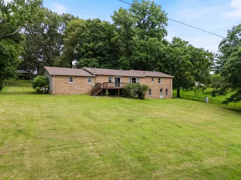 Exterior - 2054 Ridgecrest Cir, Dickson, TN 37055 photo 4 of 14