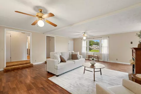 Living - 2054 Ridgecrest Cir, Dickson, TN 37055 photo 1 of 4