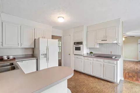 Kitchen - 2054 Ridgecrest Cir, Dickson, TN 37055 photo 1 of 3
