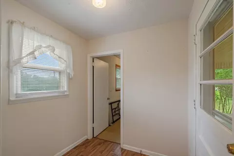 Entry Way - 2054 Ridgecrest Cir, Dickson, TN 37055 photo 3 of 4