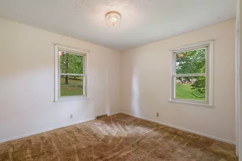 Bedroom - 2054 Ridgecrest Cir, Dickson, TN 37055 photo 4 of 5