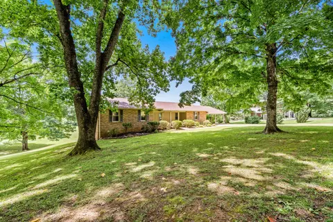 Exterior - 2054 Ridgecrest Cir, Dickson, TN 37055 photo 6 of 14