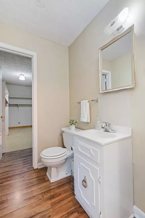 Bath - 2054 Ridgecrest Cir, Dickson, TN 37055 photo 3 of 3