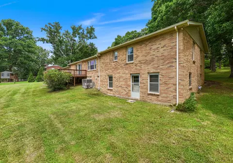 Exterior - 2054 Ridgecrest Cir, Dickson, TN 37055 photo 10 of 14