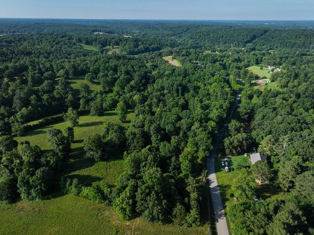 8 Shiloh Canaan Rd, Palmyra, TN 37142