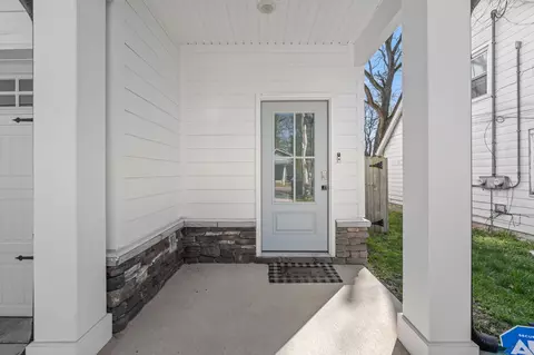 Exterior - 816 E Vine St, Murfreesboro, TN 37130 photo 8 of 12