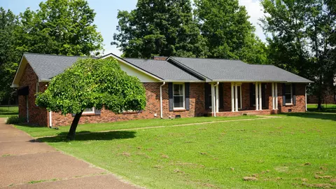 858 Moreland Dr, Gallatin, TN 37066
