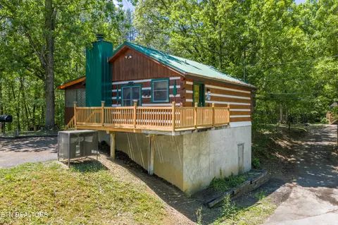 1510 Ridgecrest Dr, Pigeon Forge, TN 37876