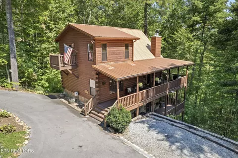 2439 Woodside Ln, Sevierville, TN 37862