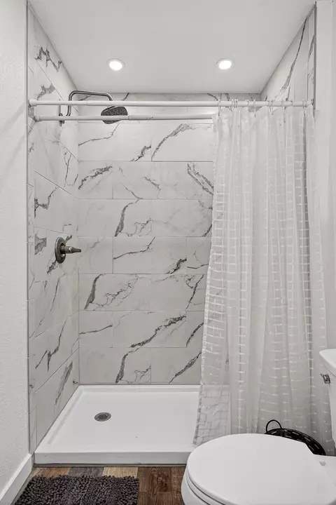 Bath - 211 Arizona Ln, Walling, TN 38587 photo 3 of 5