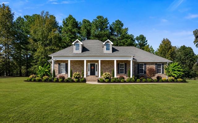 2044 Old Blacktop Rd, Mcewen, TN 37101