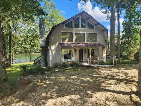 8941 Cherokee Trl, Crossville, TN 38572
