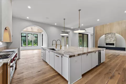 860 Brook Hollow Rd, Nashville, TN 37205