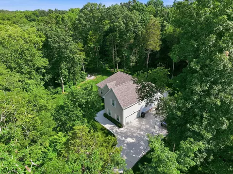 1304 Summer Station Dr, Chapel Hill, TN 37034