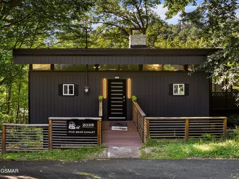 2038 Luzerne Dr, Gatlinburg, TN 37738