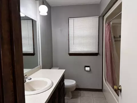 Bath - 817 Irvin Ln, Loretto, TN 38469 photo 1 of 1