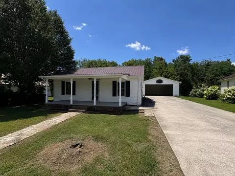 229 Adams St, Smithville, TN 37166