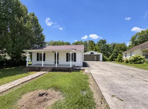 229 Adams St, Smithville, TN 37166