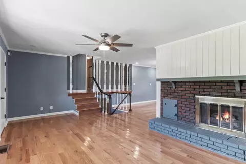 Living - 2209 Ruth St, Springfield, TN 37172 photo 2 of 9