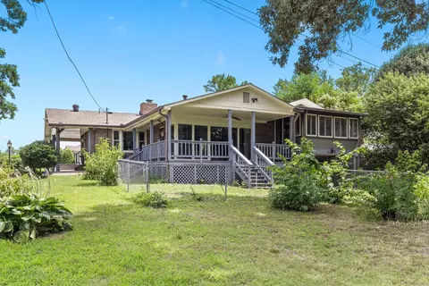 Exterior - 2209 Ruth St, Springfield, TN 37172 photo 7 of 9