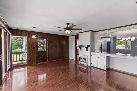 Living - 2209 Ruth St, Springfield, TN 37172 photo 3 of 9