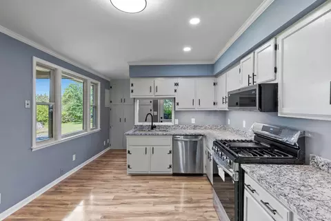 Kitchen - 2209 Ruth St, Springfield, TN 37172 photo 4 of 4