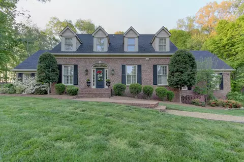811 Foxwood Rd, Clarksville, TN 37043