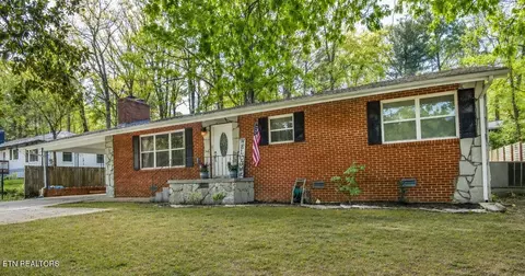 1212 Pilleaux Dr, Knoxville, TN 37912