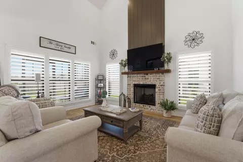 Living - 3705 Carriage Dr, Murfreesboro, TN 37128 photo 1 of 1