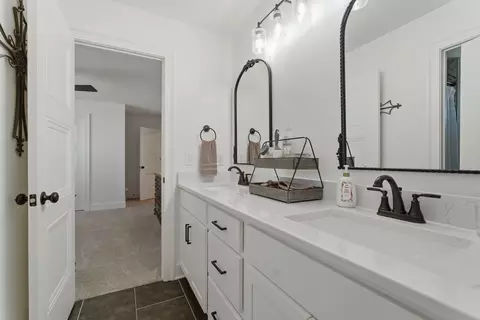 Bath - 3705 Carriage Dr, Murfreesboro, TN 37128 photo 4 of 4