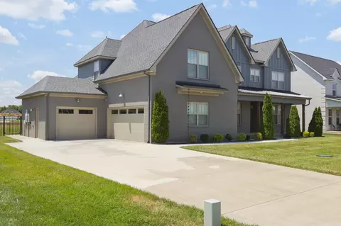 Exterior - 3705 Carriage Dr, Murfreesboro, TN 37128 photo 2 of 11