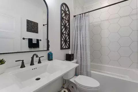Bath - 3705 Carriage Dr, Murfreesboro, TN 37128 photo 1 of 4