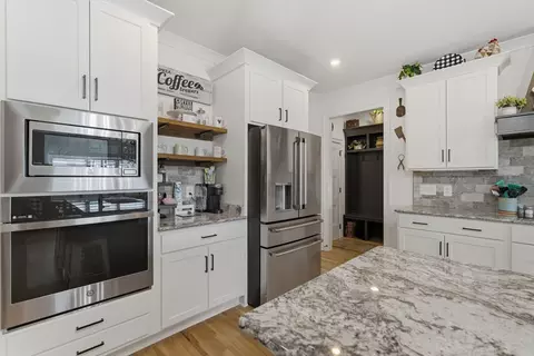 Kitchen - 3705 Carriage Dr, Murfreesboro, TN 37128 photo 6 of 7