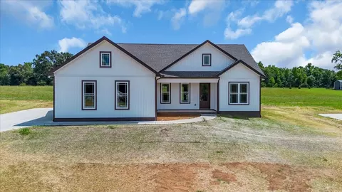 1501 Smartt Station Rd, Morrison, TN 37357 photo 1