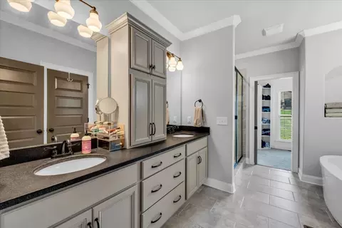 Bath - 621 Tybarber Ave, Murfreesboro, TN 37129 photo 2 of 6