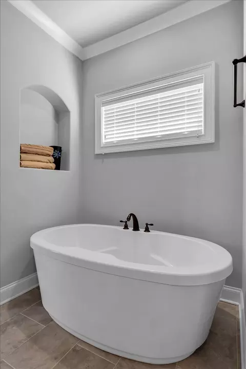 Bath - 621 Tybarber Ave, Murfreesboro, TN 37129 photo 3 of 6
