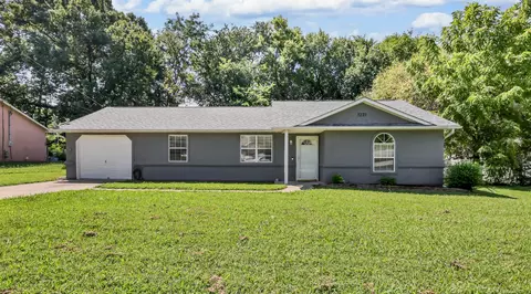 1221 Patton Pl, Oak Grove, KY 42262