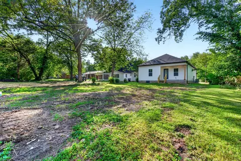 Exterior - 359 Third St, Guthrie, KY 42234 photo 8 of 8