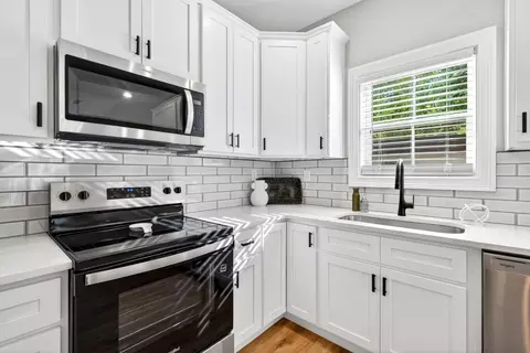 Kitchen - 359 Third St, Guthrie, KY 42234 photo 2 of 3