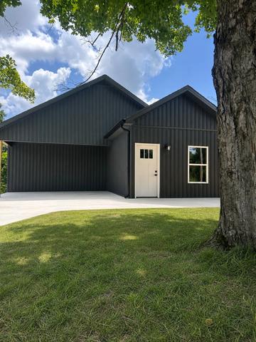 312 1st Ave, Lawrenceburg, TN 38464