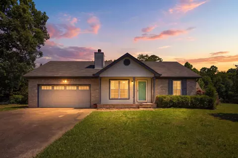 2244 N Fork Dr, Soddy Daisy, TN 37379