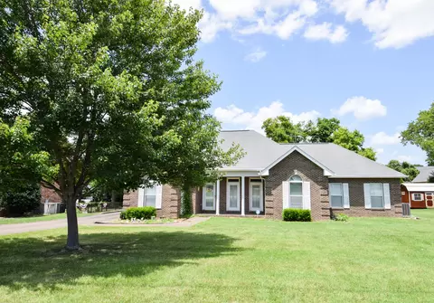 134 Stonehouse Dr, Gallatin, TN 37066