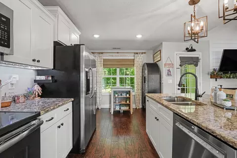 Kitchen - 191 Fieldstone Ln, Springfield, TN 37172 photo 2 of 2