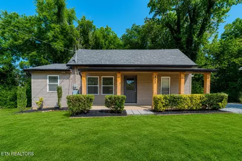 353 W Goddard Ave, Maryville, TN 37803