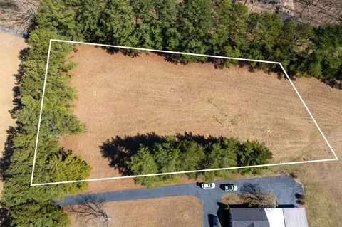 2 Old Pond Ln, Dickson, TN 37055