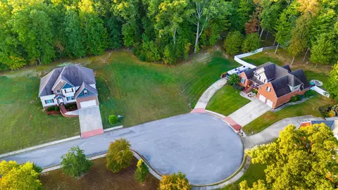 1444 Leighton Dr, Soddy Daisy, TN 37379